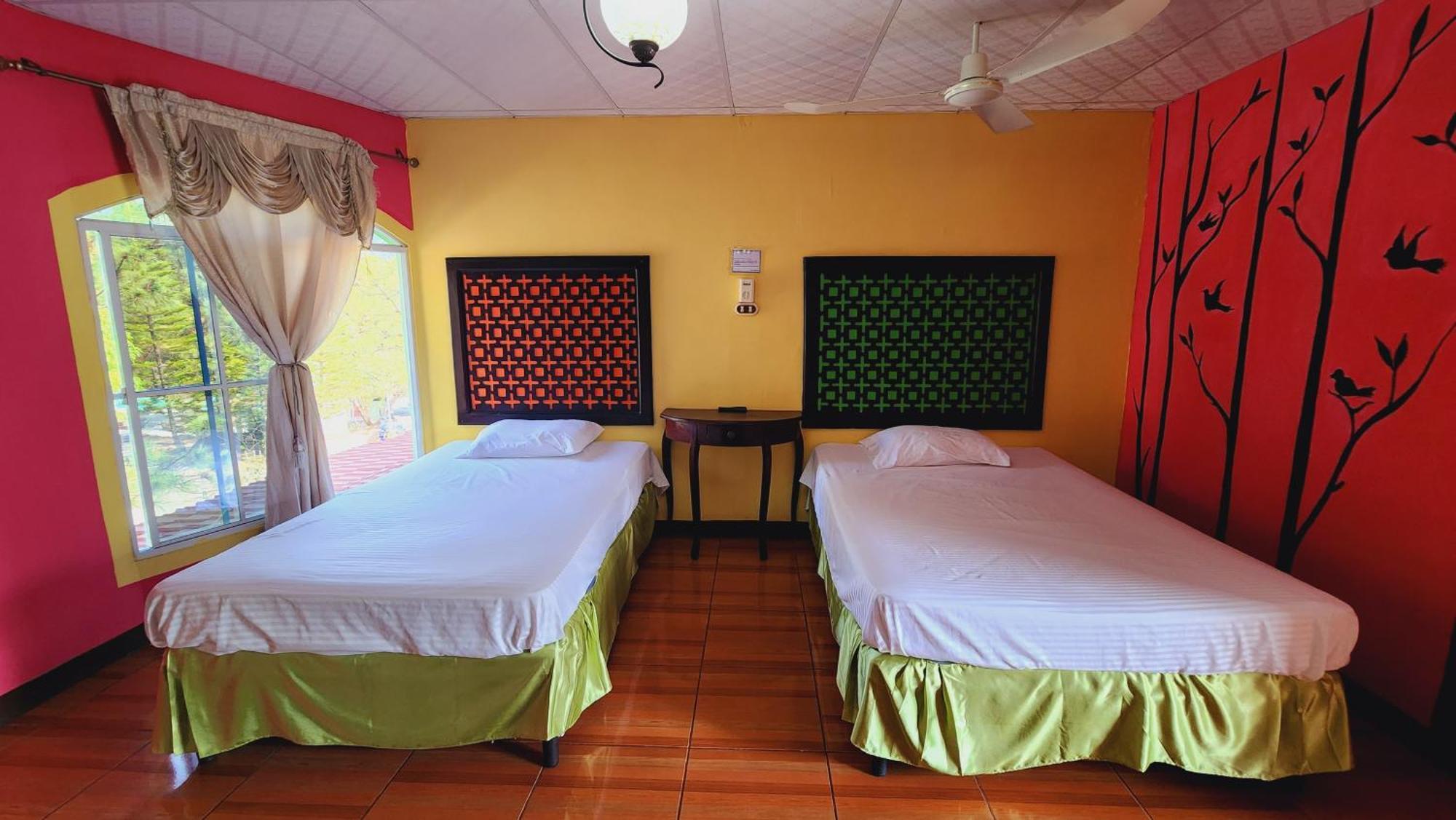Hotel Y Restaurante Las Margaritas Perquín 객실 사진